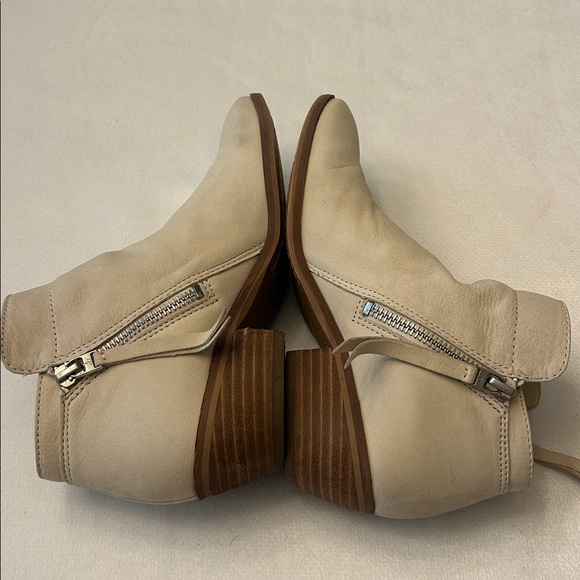 Sam Edelman Packer Leather Ankle Boots in a light Beige color. Size 5.5 - Picture 6 of 14